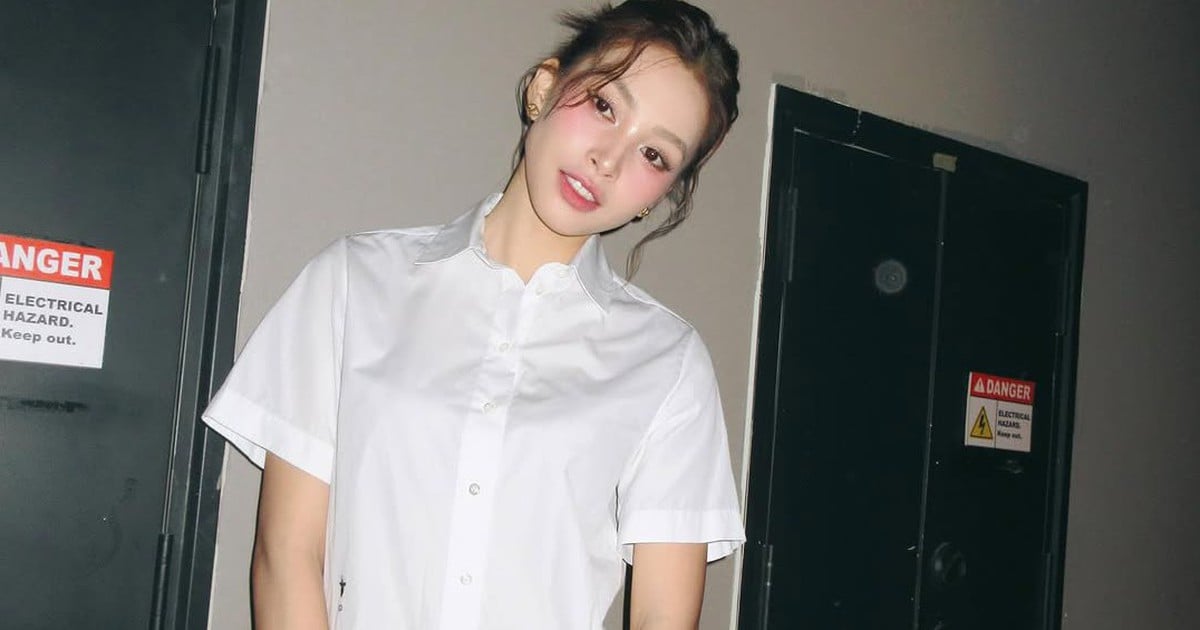 White shirt, a 'national' item that every girl should have