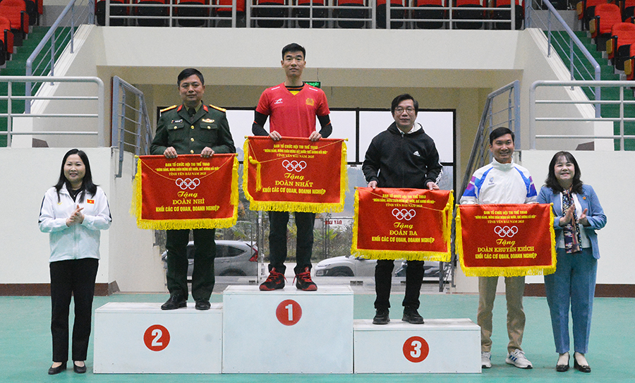 옌바이시와 성경찰이 2025년 스포츠대회 "파티 축하, 봄 축하, 조국 재건 축하"에서 1위를 차지했습니다.