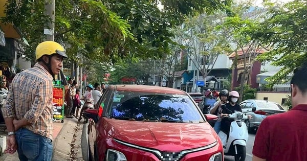 Muere un conductor en un coche aparcado al costado de la carretera en la ciudad de Bien Hoa