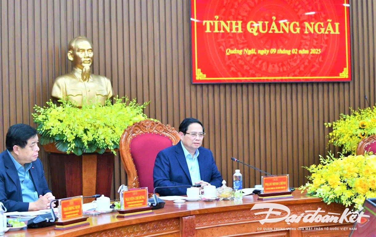 El primer ministro Pham Minh Chinh presidió una sesión de trabajo con el Comité Permanente del Comité del Partido Provincial de Quang Ngai.