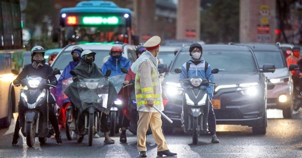 ハノイ交通警察、「レインコート着用で車両を停止すると1400万の罰金」という情報を否定