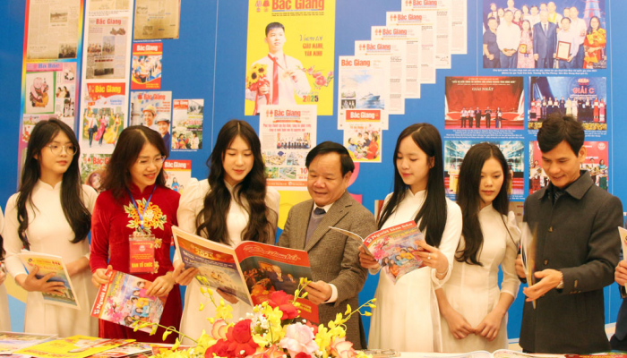 Bac Giang: เทศกาลหนังสือพิมพ์ฤดูใบไม้ผลิของ At Ty เปิดตัวอย่างเป็นทางการที่บริเวณการท่องเที่ยวเชิงจิตวิญญาณ