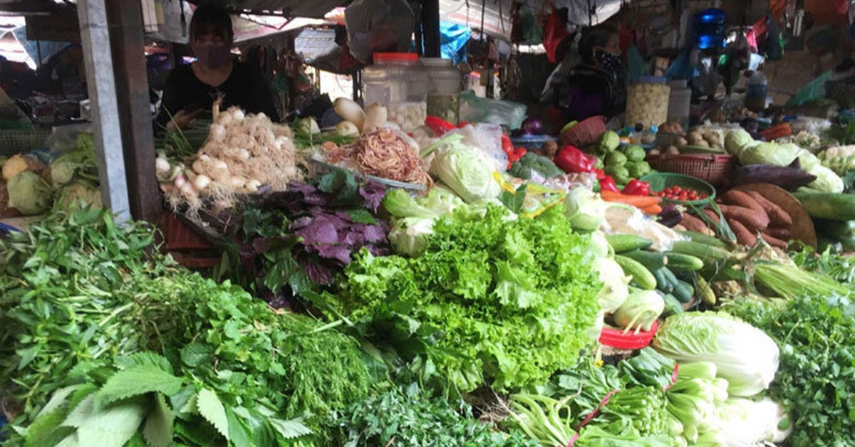 Vegetable prices are cheap as free, pork prices unexpectedly increase after Tet