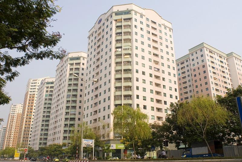 Dans la zone urbaine de Trung Hoa - Nhan Chinh, du béton autoplaçant a été appliqué pour couler le béton à l'intersection des poutres et de la tête de colonne (où la densité de l'acier est élevée). 