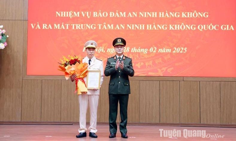 Colonel Pham Hoang Diep was appointed as Director of the National Aviation Security Center.