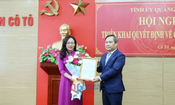 Comrade Le Ngoc Han holds the position of Secretary of the District Party Committee, Chairman of the People's Committee of Co To district.