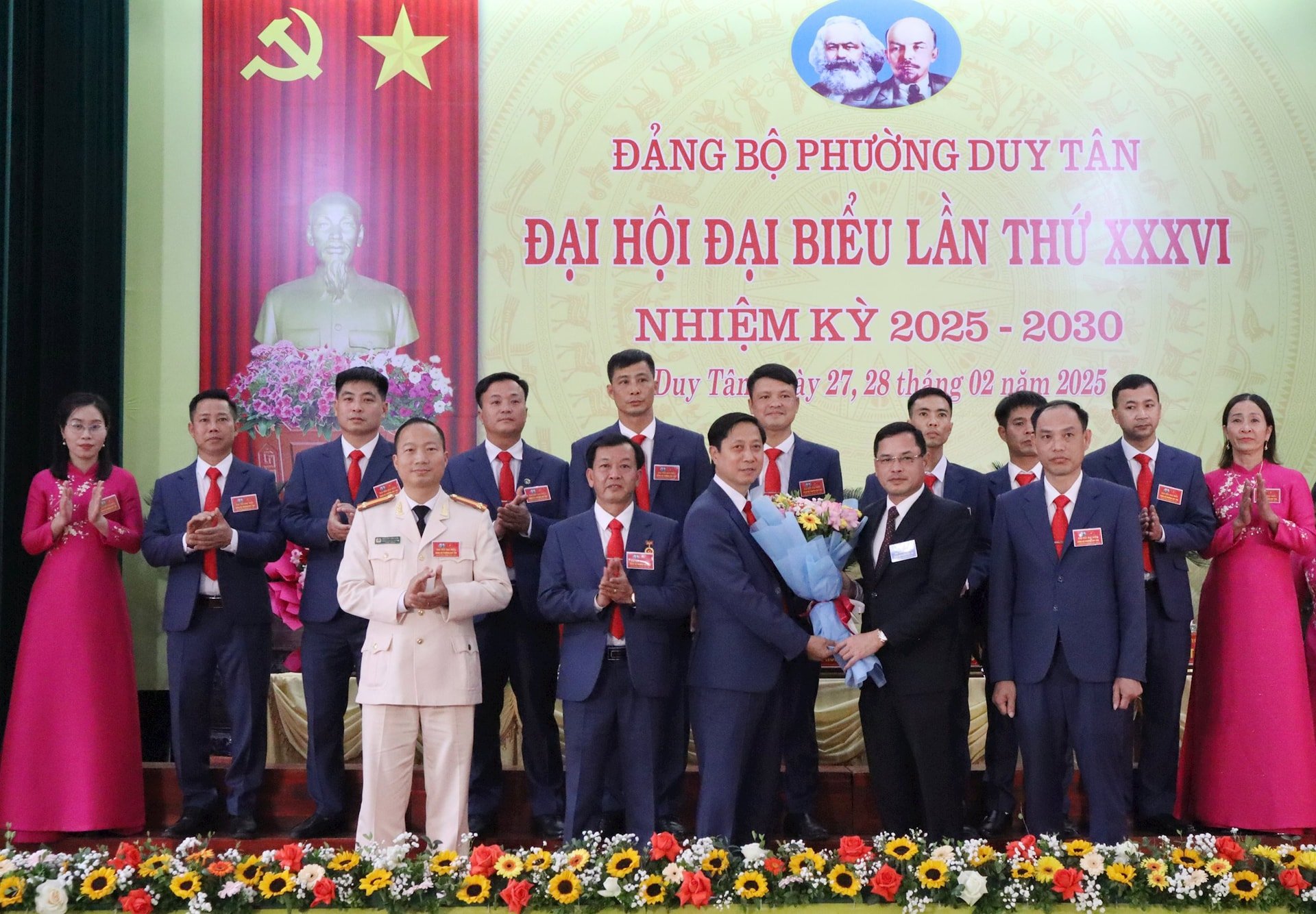 The congress of the grassroots Party Committee of Kinh Mon town was a great success.