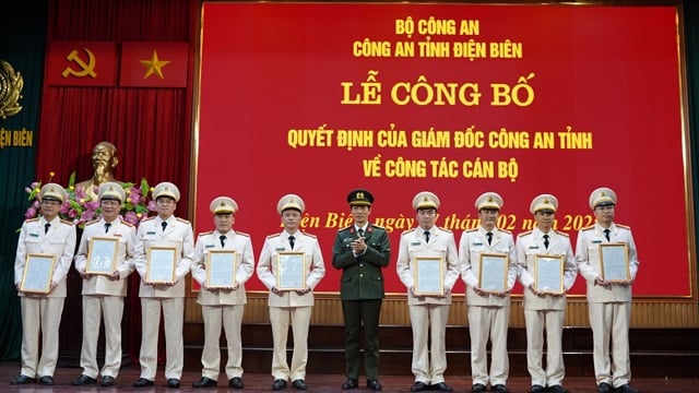 Dien Bien Provincial Police received the transfer of 5 tasks