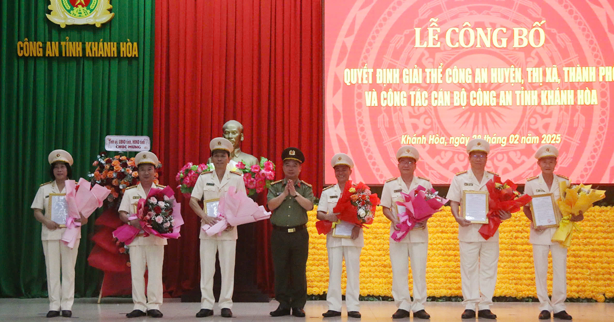 នគរបាលខេត្ត Khanh Hoa ចល័តមន្ត្រីពេលរំលាយនគរបាលថ្នាក់ស្រុក