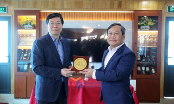 El Secretario Provincial del Partido recibió al Secretario del Partido de la Universidad de Tsinghua (China)