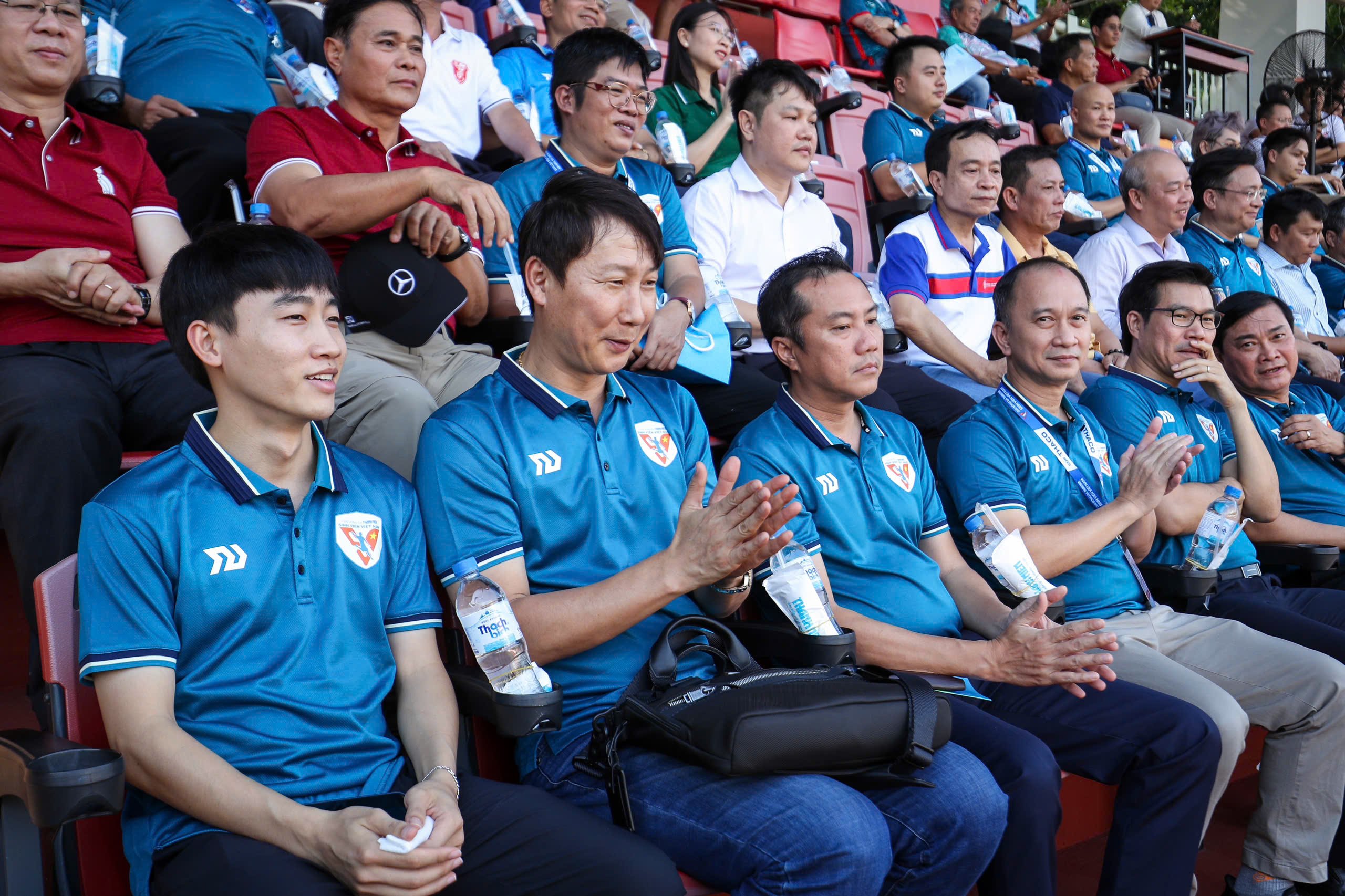 HLV Kim Sang-sik: 'Háo hức mong chờ sinh viên Việt Nam so tài sinh viên Hàn Quốc'- Ảnh 1.