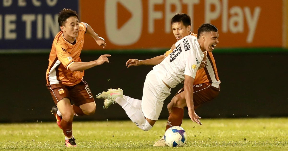 Minh Vuong និយាយថាលាហើយ HAGL នៅកីឡដ្ឋាន Thong Nhat Stadium