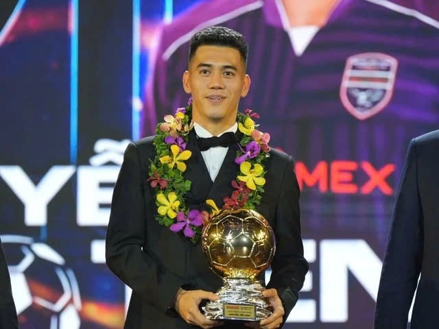 Tien Linh uses 2024 Golden Ball bonus to support "Vietnamese Family Home"