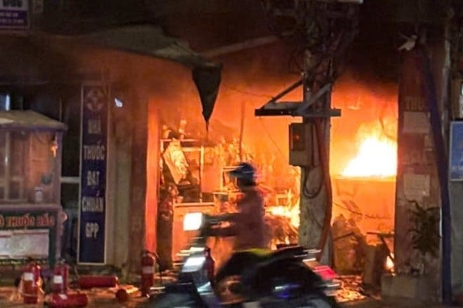 Un incendie s'est déclaré dans un restaurant de fondue chinoise et s'est propagé à une pharmacie à Ho Chi Minh-Ville, détruisant de nombreuses propriétés.