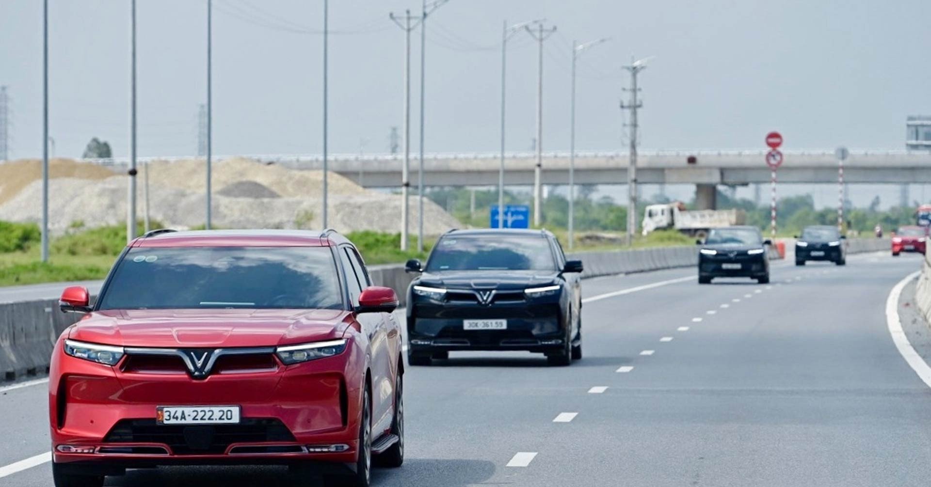 Exención del pago de la tasa de matriculación para coches eléctricos alimentados con batería durante dos años más