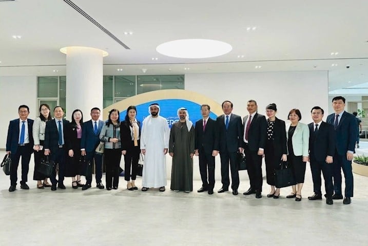 Secretary of Da Nang City Party Committee works with Dubai Commercity Board of Directors