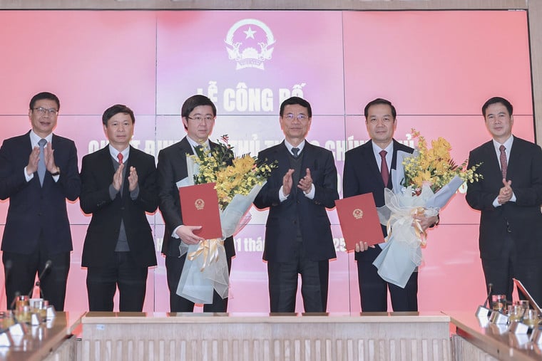 Awarding the appointment decision of 2 Deputy Ministers of Science and Technology Pham Duc Long and Bui Hoang Phuong