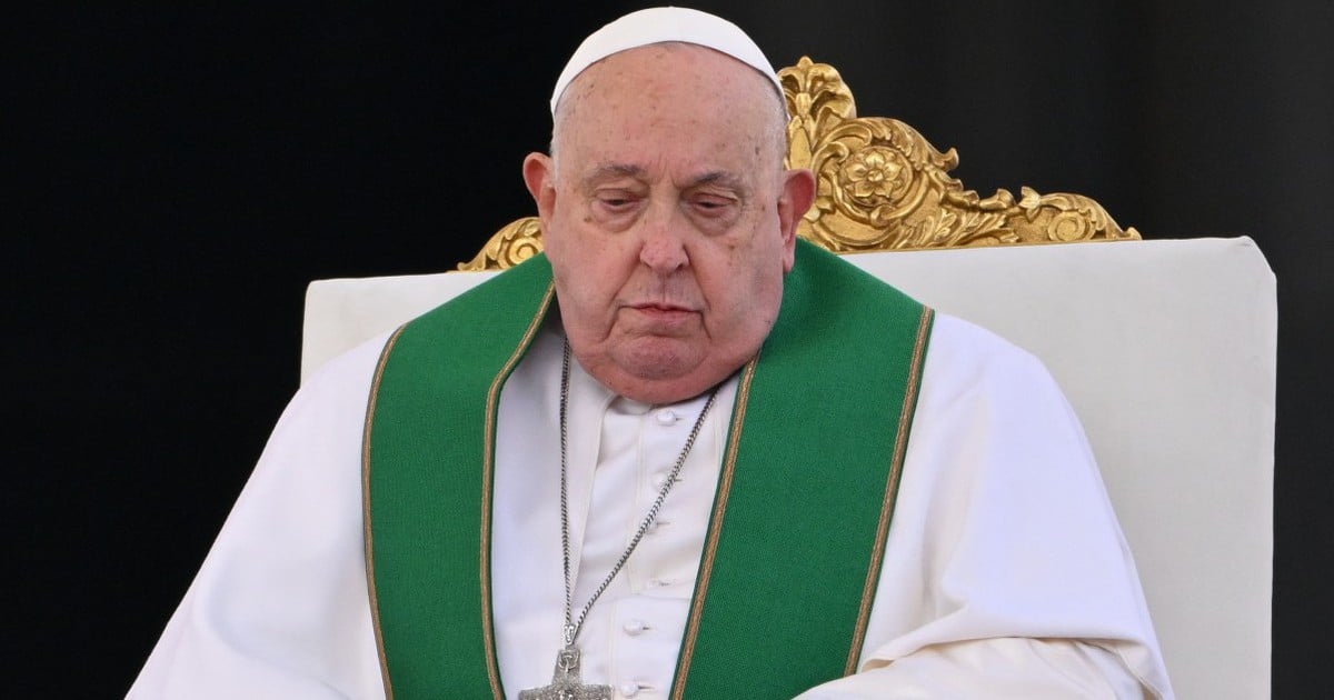 Pope Francis' respiratory condition 'suddenly worsens'