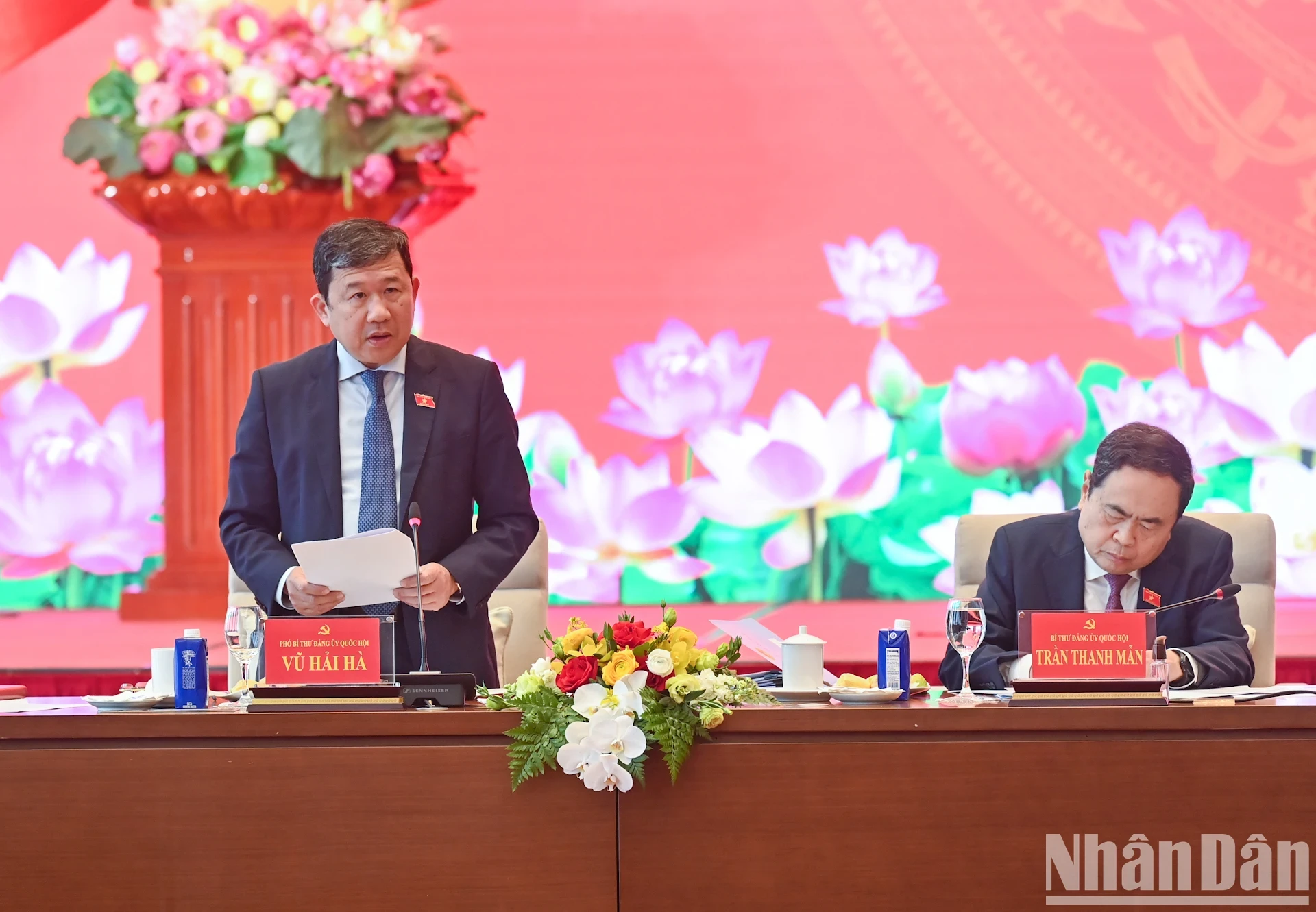 Deputy Secretary of the National Assembly Party Committee Vu Hai Ha presented a report at the conference.