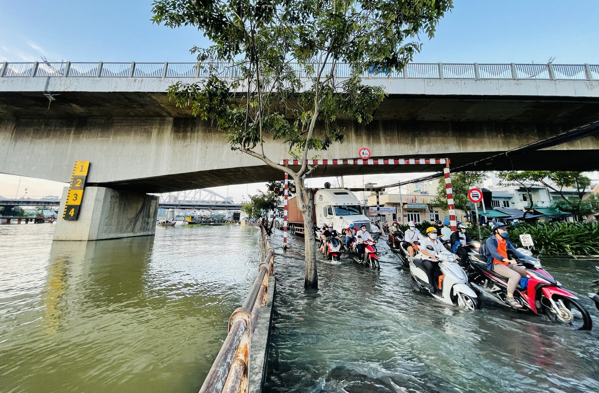 Trong tháng 3, các sở ngành TP.HCM phải hoàn thành nhiều việc gỡ vướng dự án ngăn triều 10.000 tỉ - Ảnh 1.