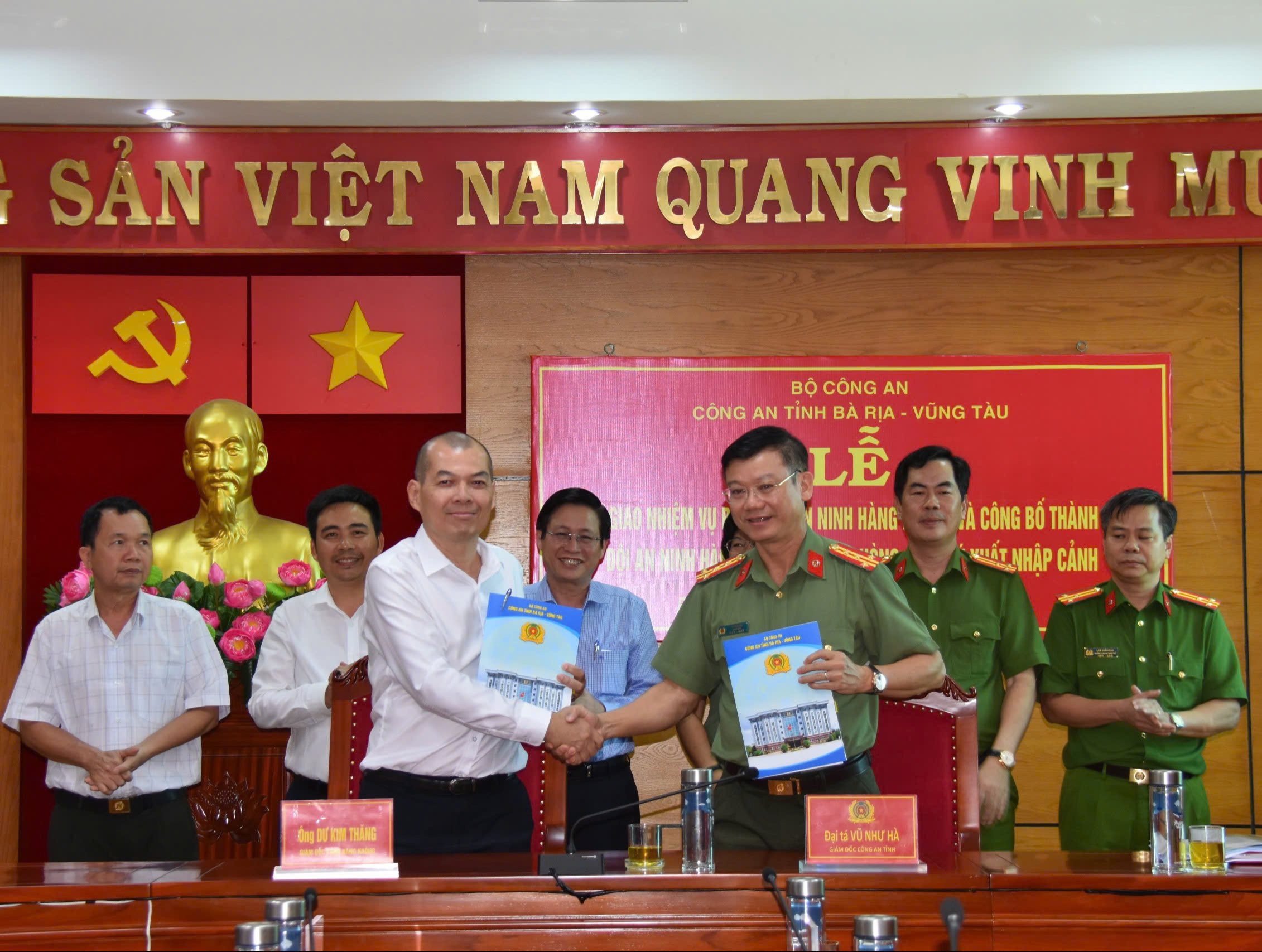 Công an tiếp nhận nhiệm vụ bảo đảm an ninh hàng không tại sân bay Côn Đảo, sân bay Chu Lai- Ảnh 1.