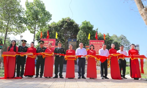 Inauguración del monumento conmemorativo a los heroicos mártires de la estación de guardia fronteriza de Chang Riec