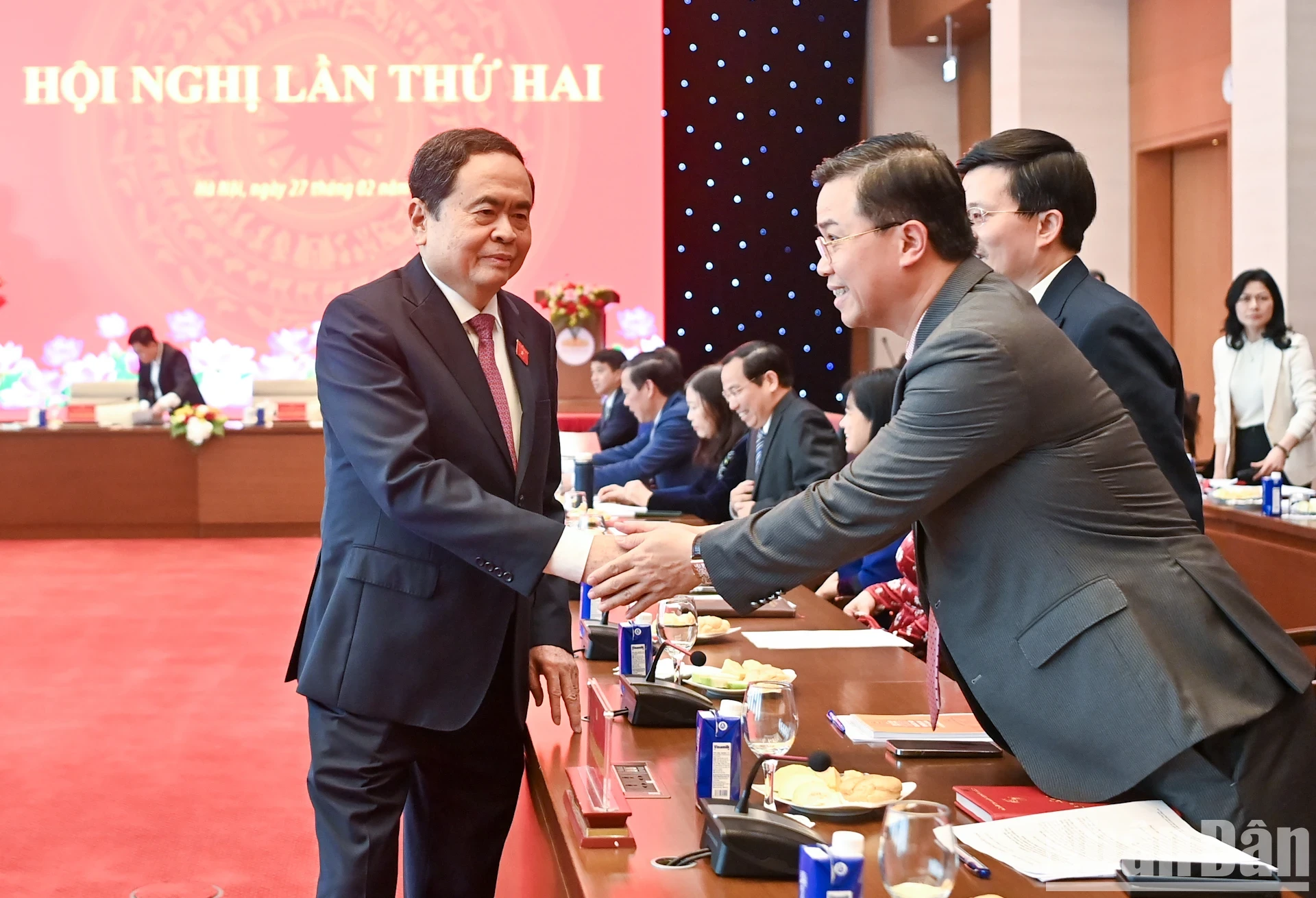 Secretary of the National Assembly Party Committee, Chairman of the National Assembly Tran Thanh Man with delegates attending the conference.