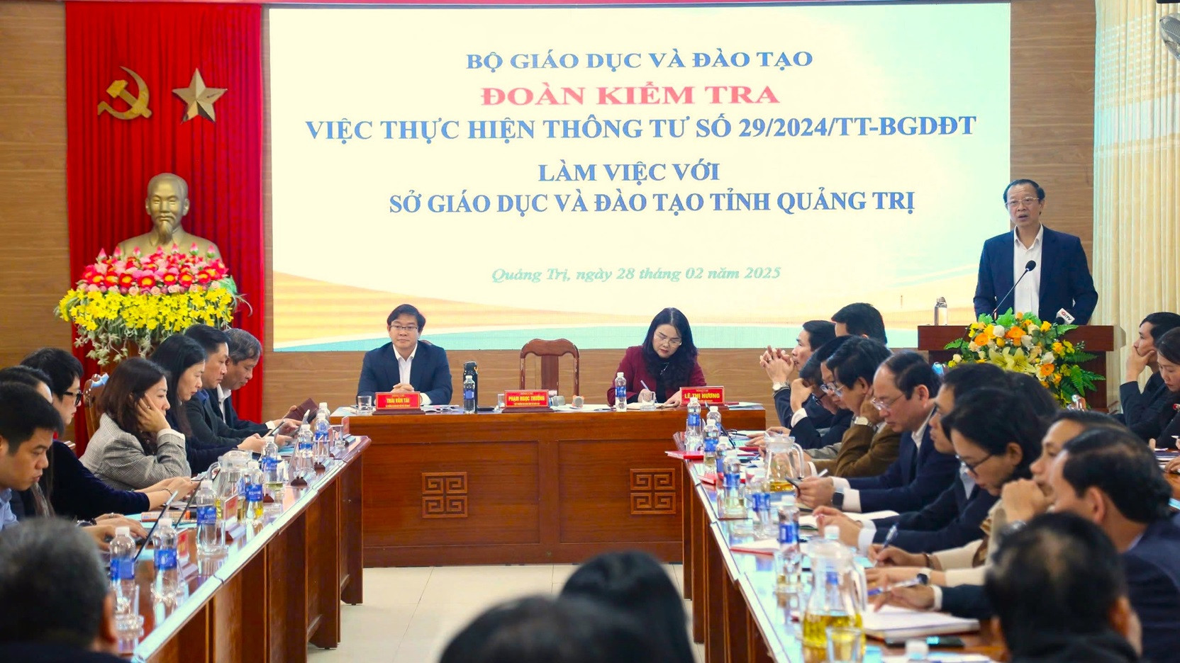 Das Inspektionsteam des Ministeriums für Bildung und Ausbildung arbeitete mit der Tran Hung Dao Secondary School in der Stadt Dong Ha in der Provinz Quang Tri zusammen. 2 (7).jpg