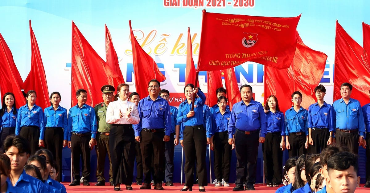 Jugendliche aus Can Tho bauen 50 km lange Nationalflaggenstraße