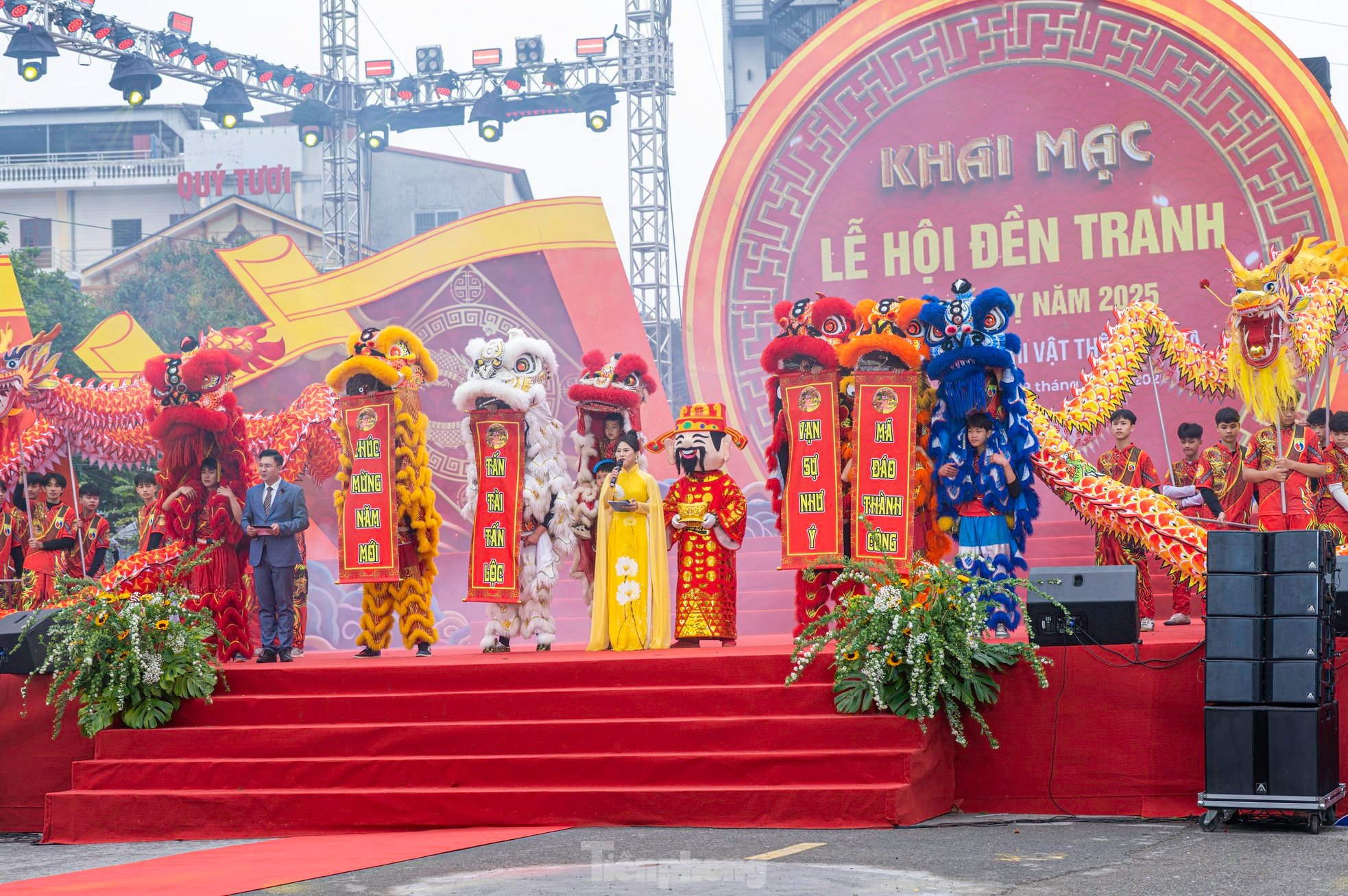 Thousands of people attend Tranh Temple Festival 2025 photo 14