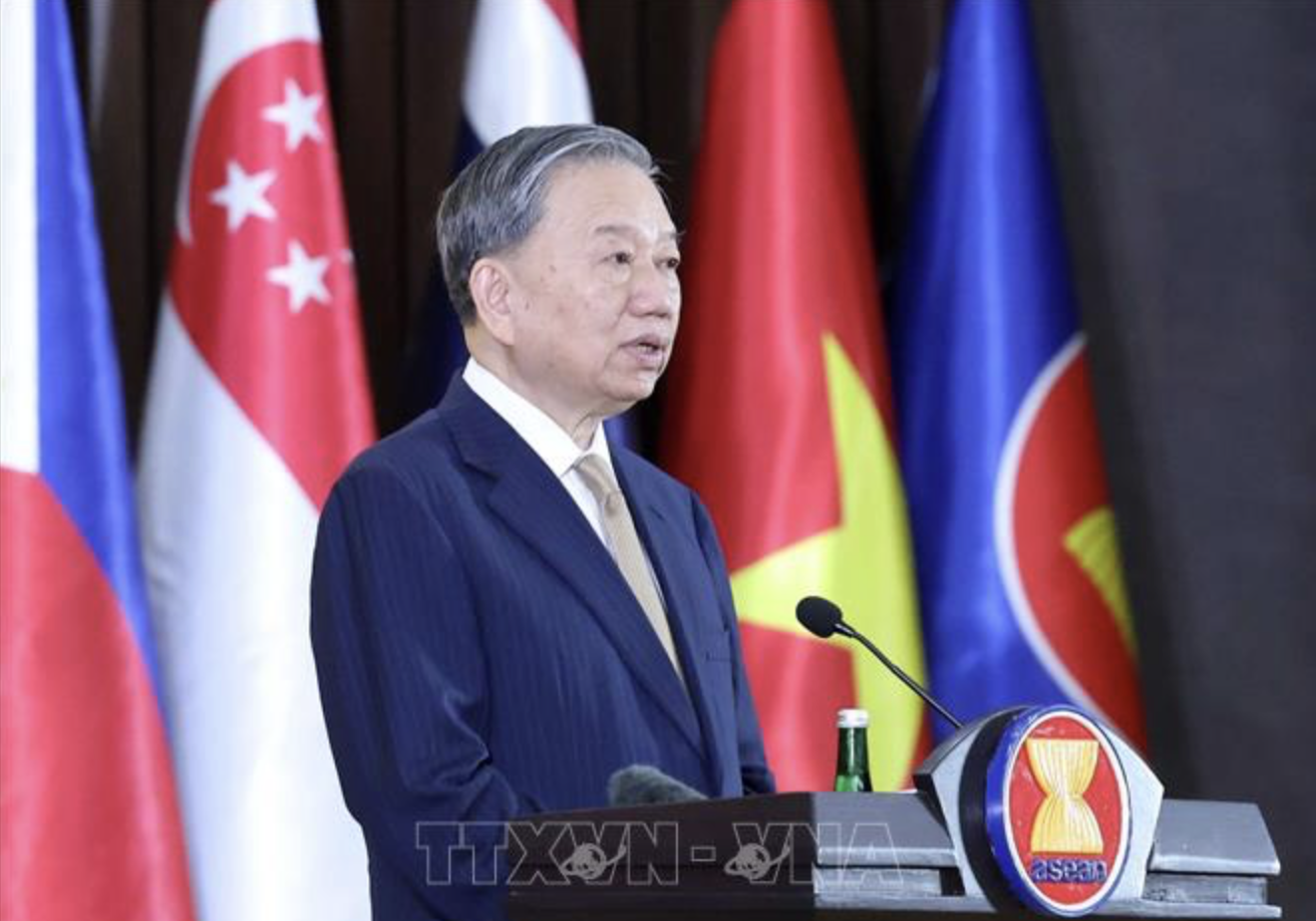 El Secretario General To Lam asiste a la ceremonia para celebrar el 30º aniversario de la incorporación de Vietnam a la ASEAN