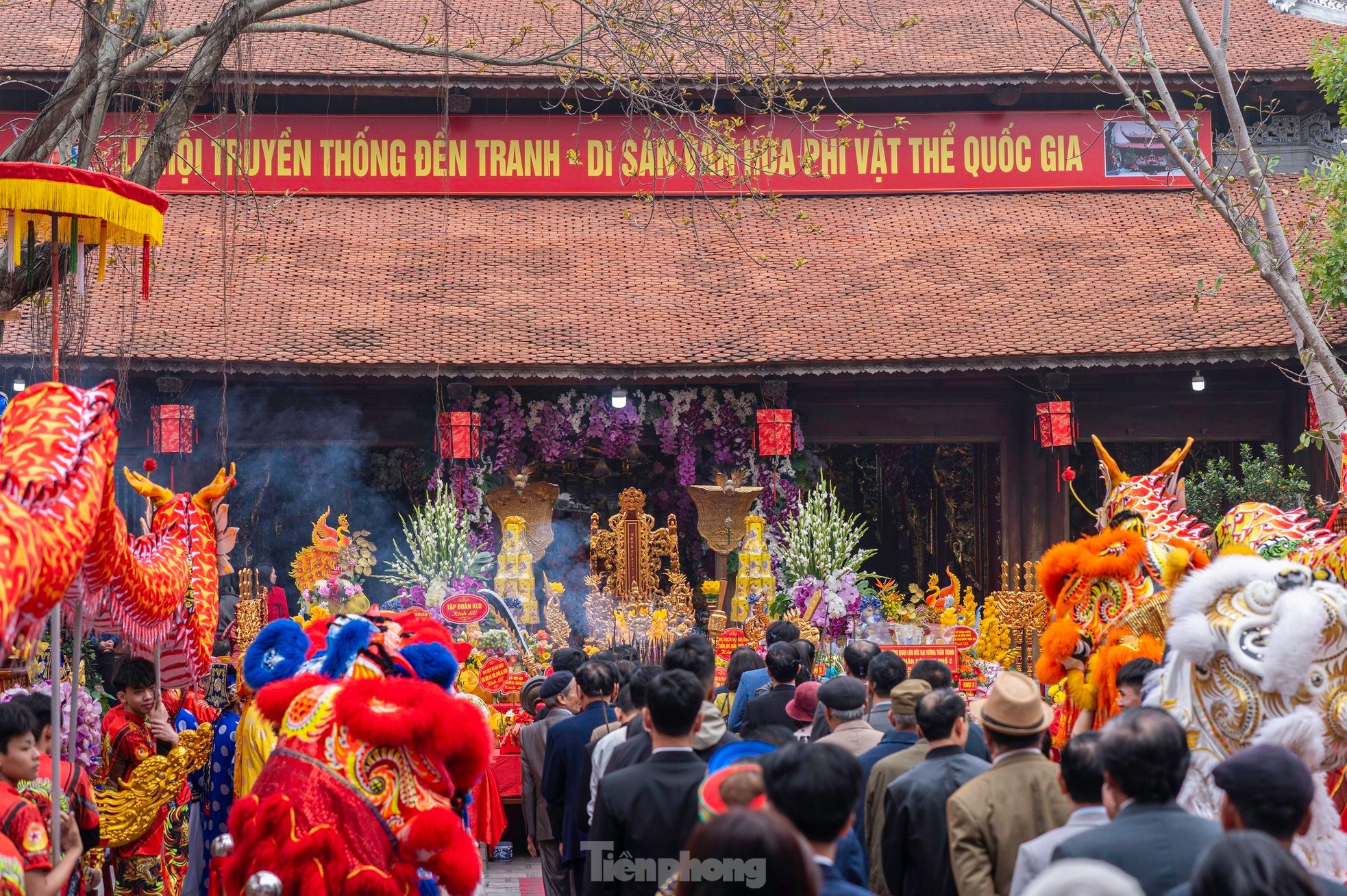 Thousands of people attend Tranh Temple Festival 2025 photo 29