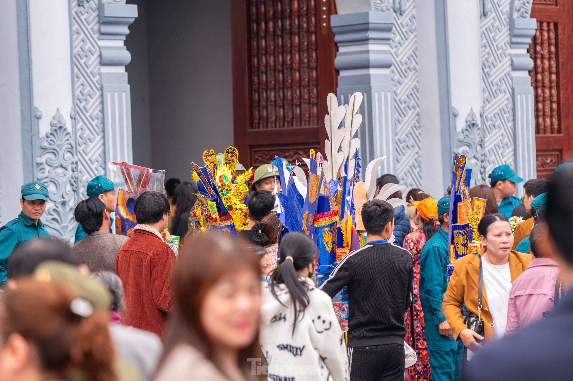 Thousands of people attend Tranh Temple Festival 2025 photo 18