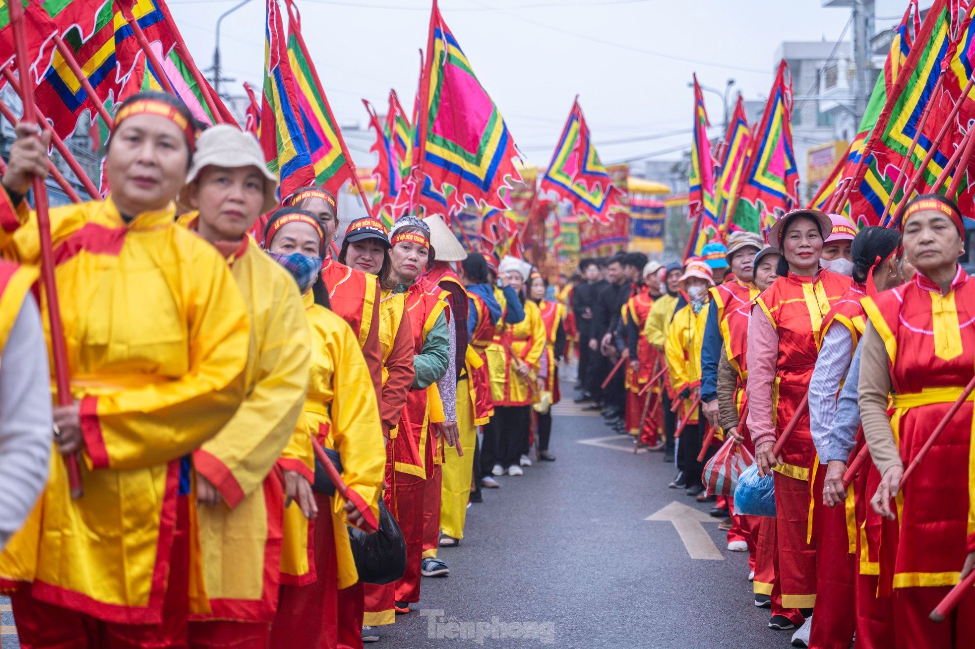 Thousands of people attend Tranh Temple Festival 2025 photo 20