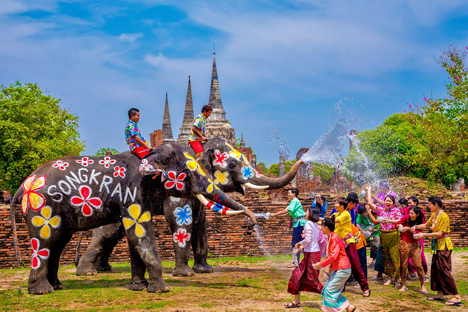 ประสบการณ์ท่องเที่ยวไทยวันหยุด 30 เม.ย.: ค้นพบเทศกาลสงกรานต์และสถานที่ท่องเที่ยวที่น่าสนใจ