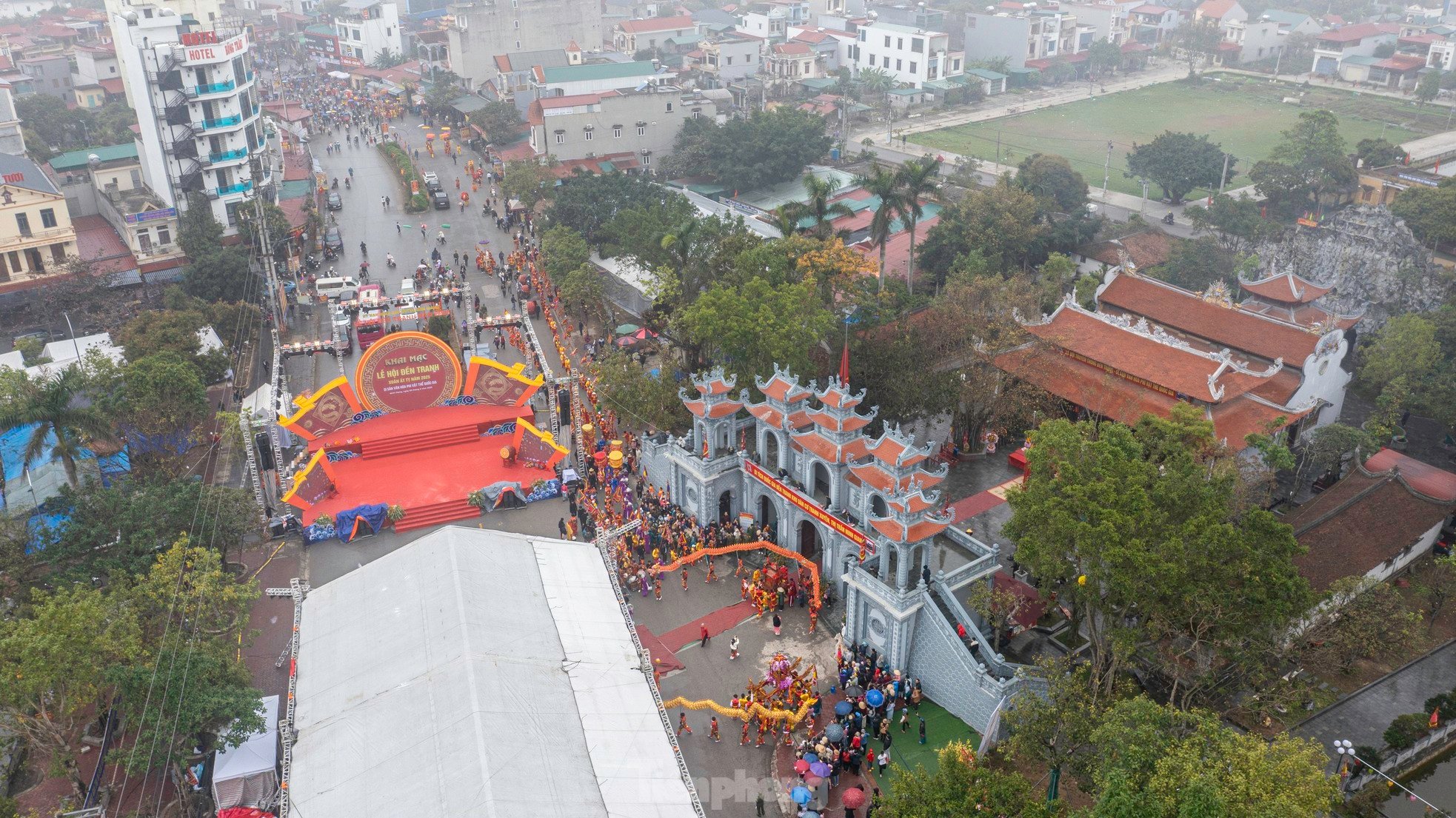 Thousands of people attend Tranh Temple Festival 2025 photo 28