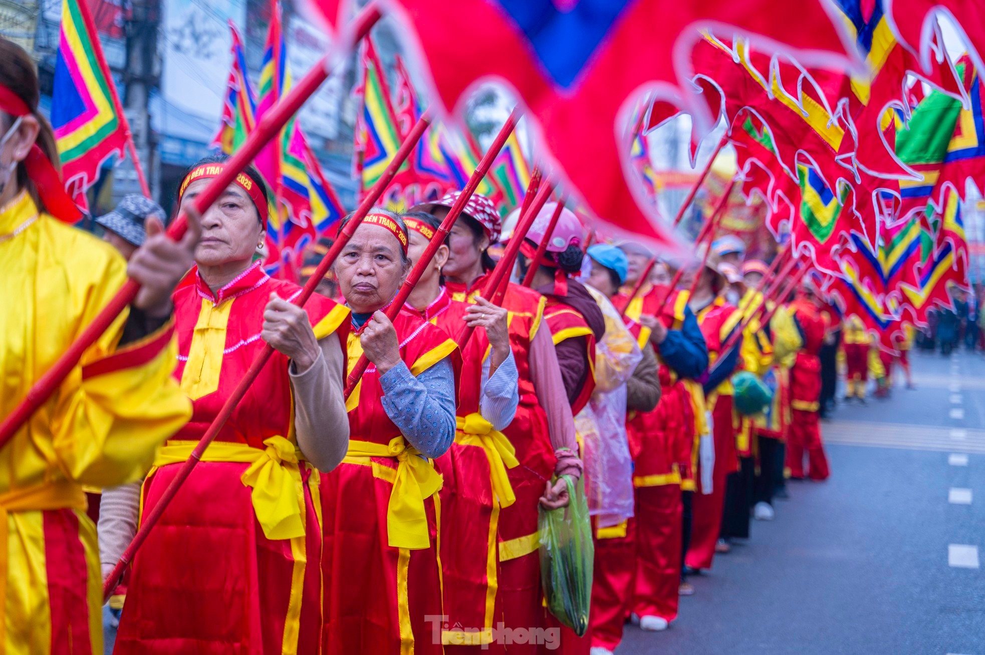 Thousands of people attend Tranh Temple Festival 2025 photo 21