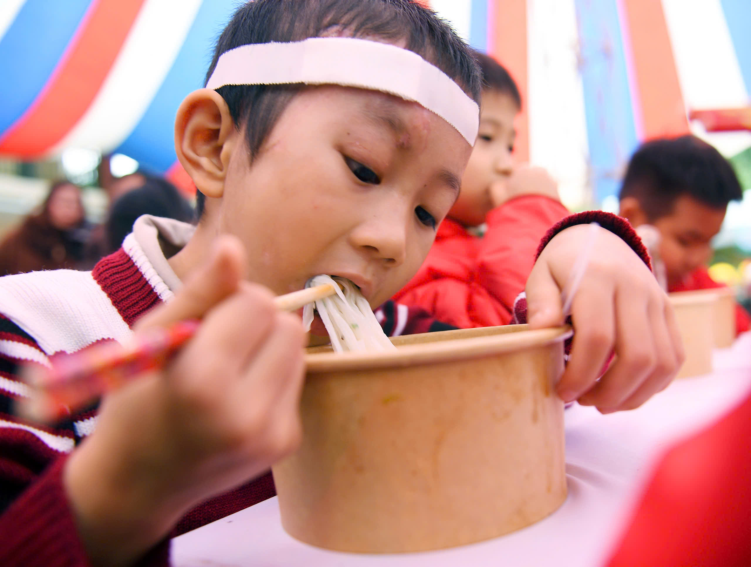 Nguyễn Á – Góc nhìn đầy nhân văn từ Làng Nủ- Ảnh 14.