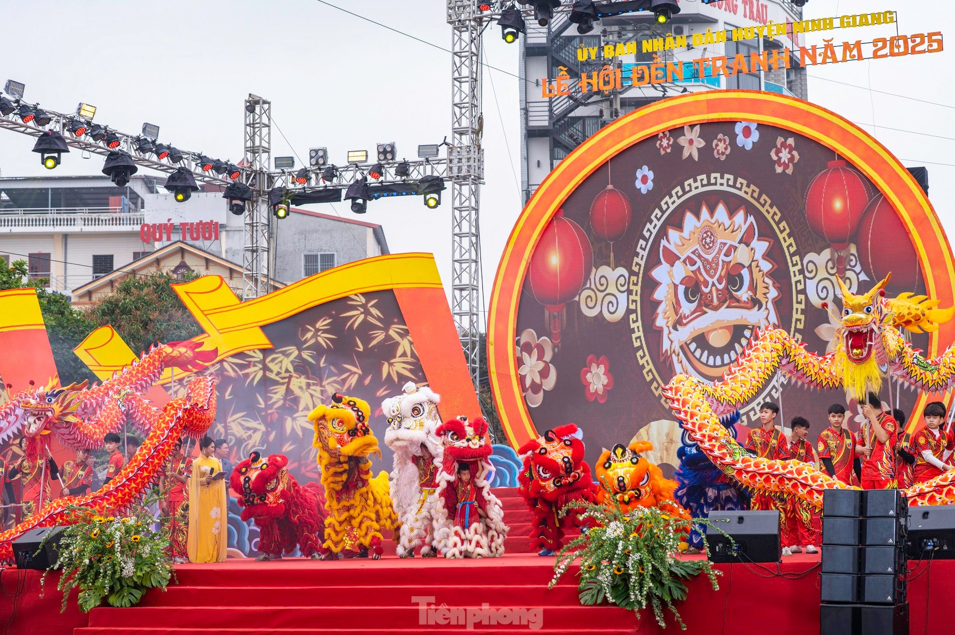 Thousands of people attend Tranh Temple Festival 2025 photo 1