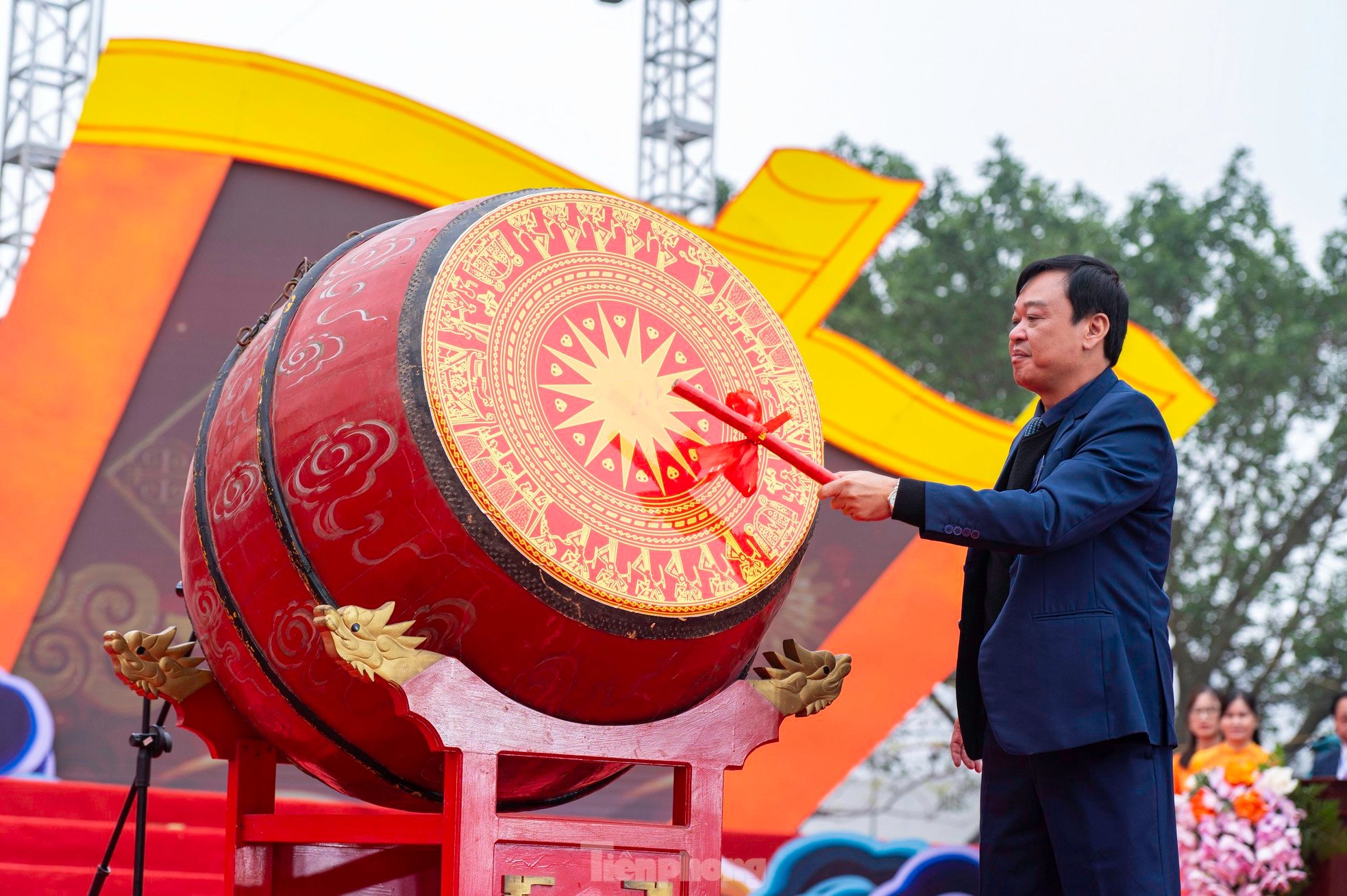 Thousands of people attend Tranh Temple Festival 2025 photo 4