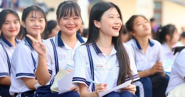 Les étudiants ont le sourire jusqu'aux oreilles après avoir reçu des conseils de carrière de la part de leur « idole »