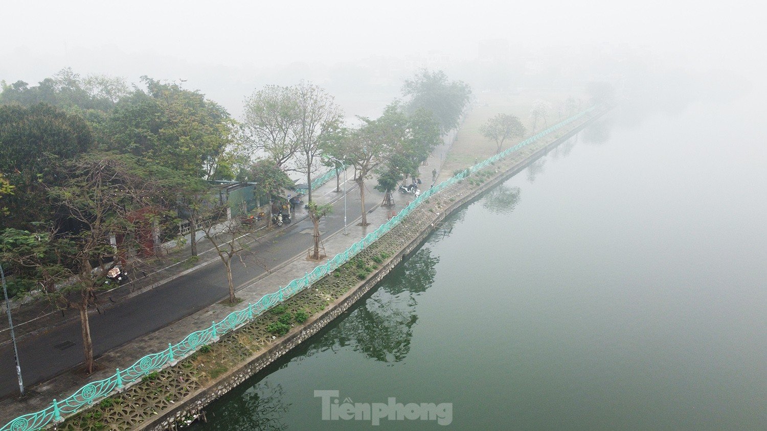 Close-up of two roads along West Lake that will soon be widened to 21m photo 5