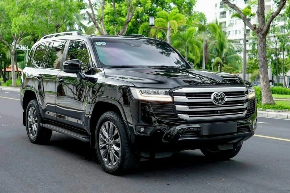 Xe chủ tịch Toyota Land Cruiser tăng giá gần 300 triệu đồng tại Việt Nam - 1