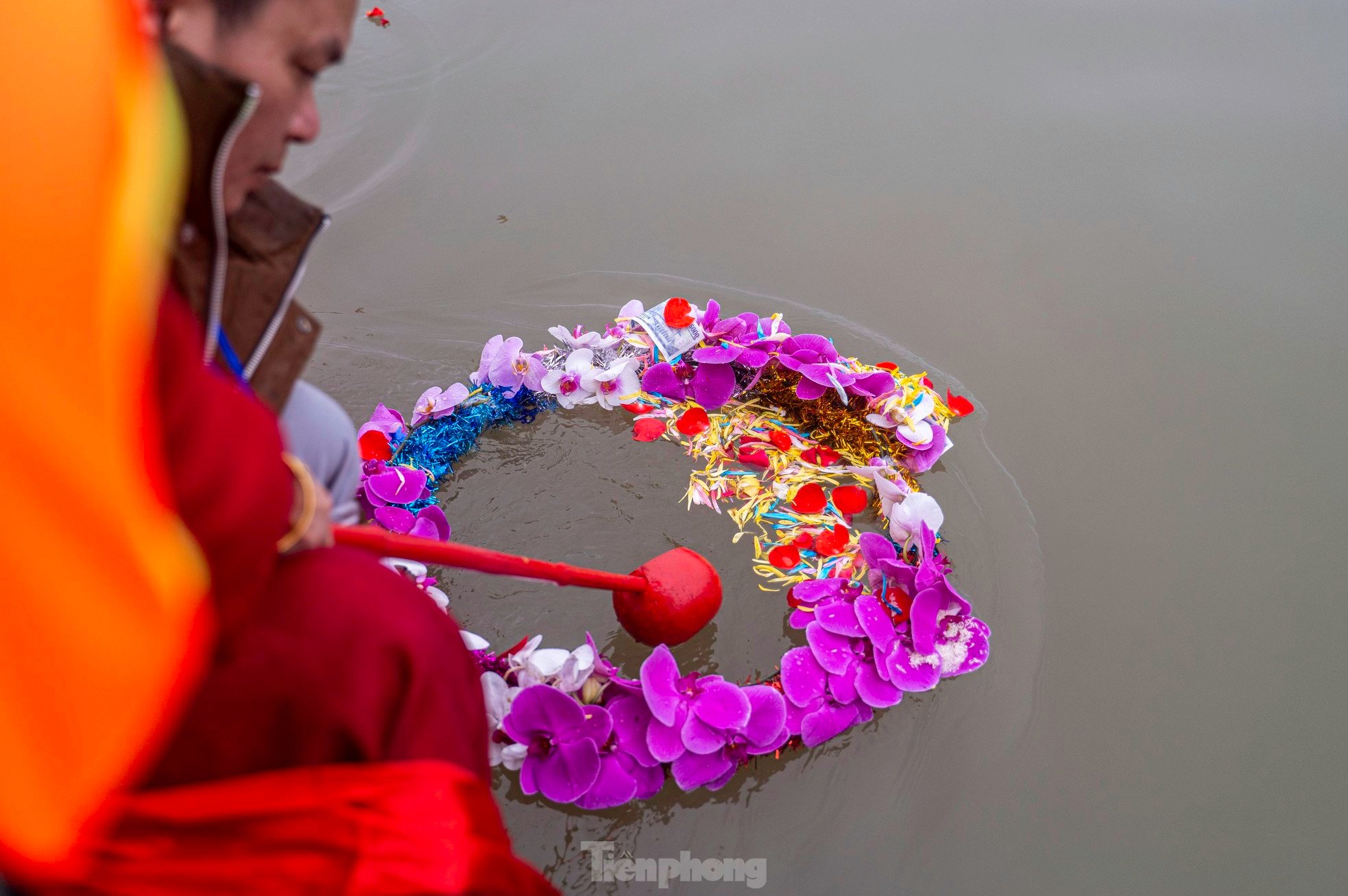 Thousands of people attend Tranh Temple Festival 2025 photo 26