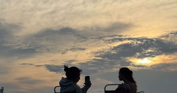 Watching the extremely 'chill' sunset under the bridge separating the river and sea in Da Nang