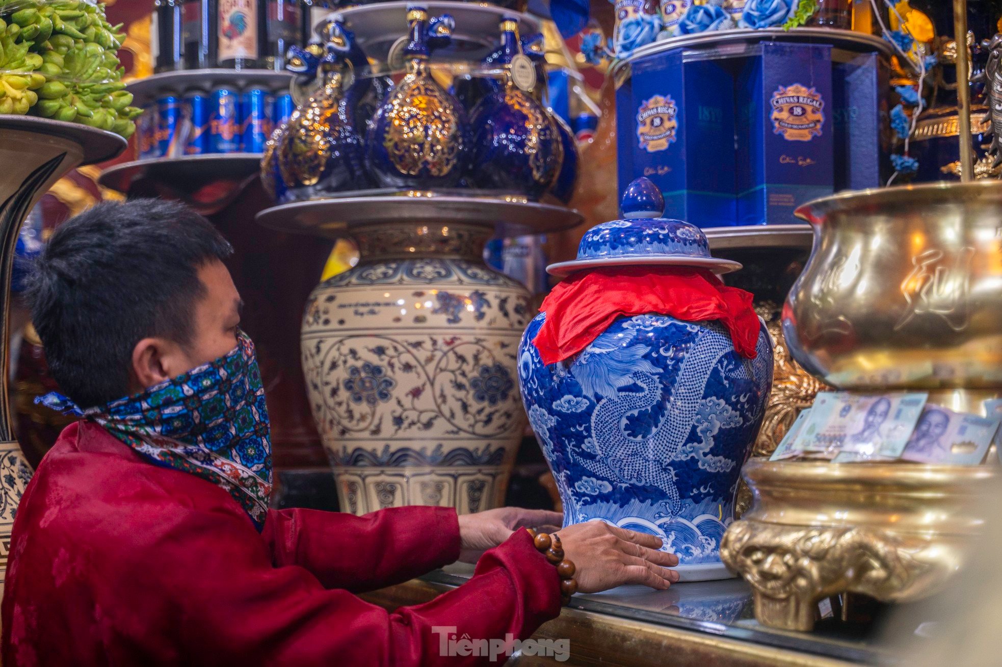 Thousands of people attend Tranh Temple Festival 2025 photo 27