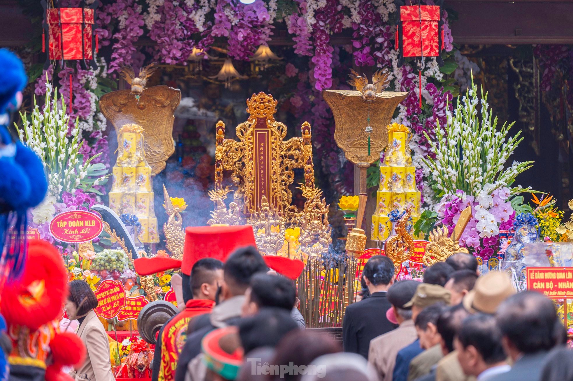 Thousands of people attend Tranh Temple Festival 2025 photo 10