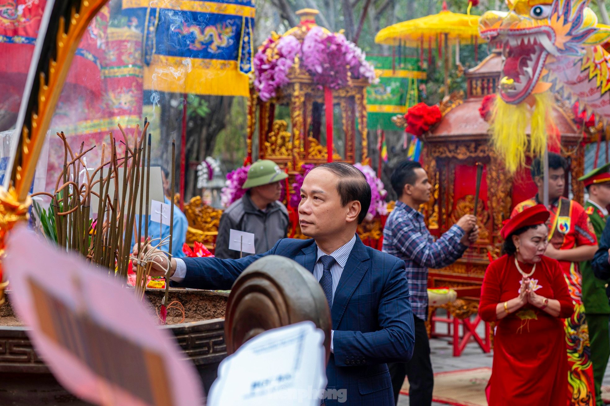 Thousands of people attend Tranh Temple Festival 2025 photo 2