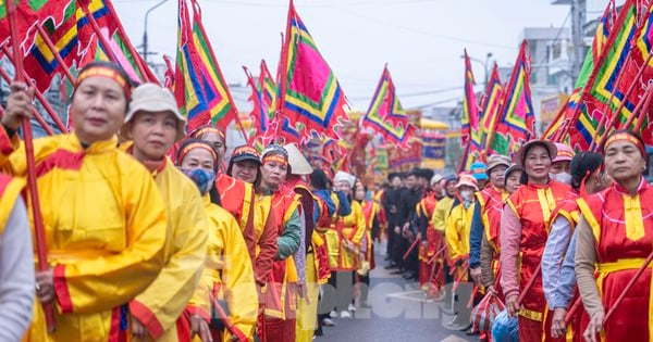 Des milliers de personnes assistent au festival du temple Tranh 2025