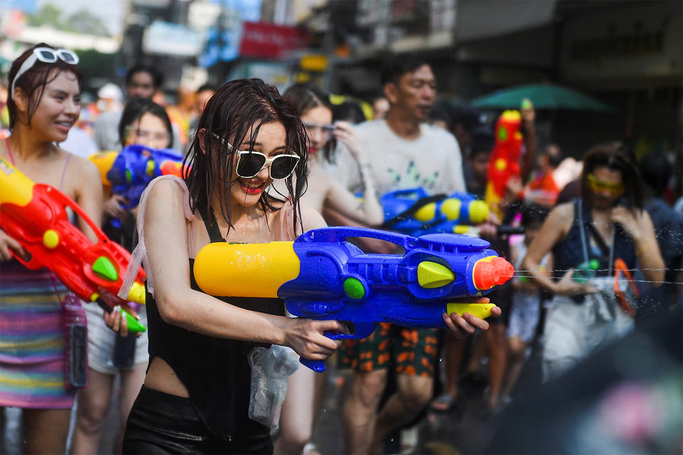 kinh-nghiem-du-lich-thai-lan-dip-le-30-4-dia-diem-le-hoi-songkran-5.png